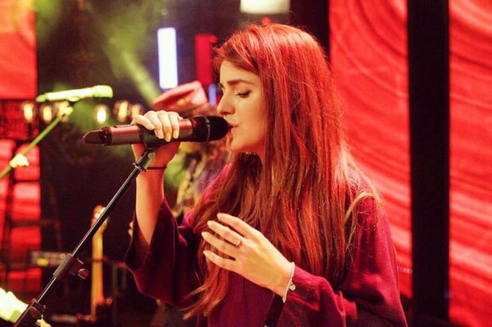 Fall in love with her voice - Songs by Momina aka Afreen Afreen girl